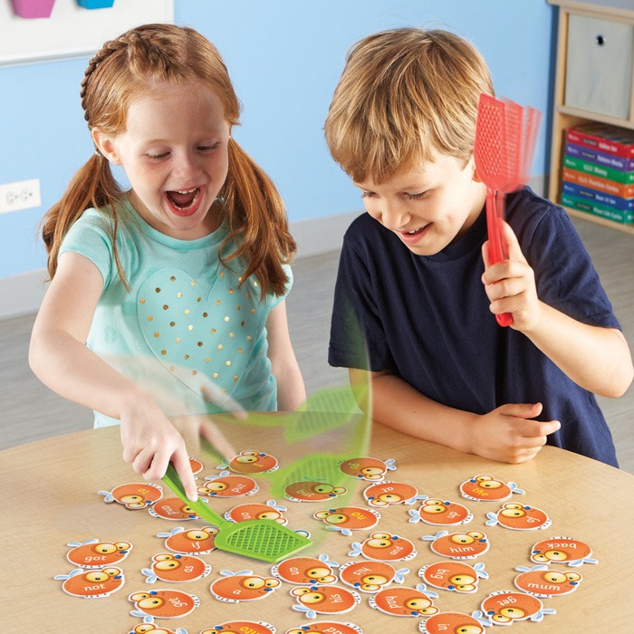 2 children playing Learning Resources Sight Word Swat Vocabulary Game