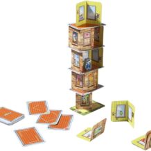 Game in action, contents of the Rhino Hero Game