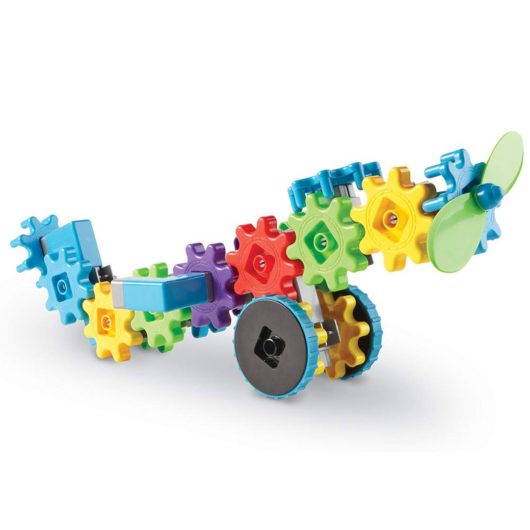 Make a plane, a helicopter or whatever your imagination can think of with this Gears, Gears, Gears vehicle building kit for young children!