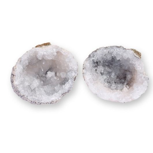 Breako open the geode to reveal sparkling crystals!