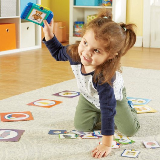 The pretend camera makes a brilliant click when the button is pressed!