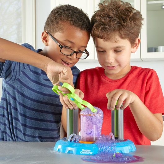 Watch the water fizz and foam as you use the plungers to add water!