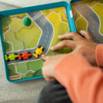 SmartGames Pole Position Magnetic Puzzle - Image 4